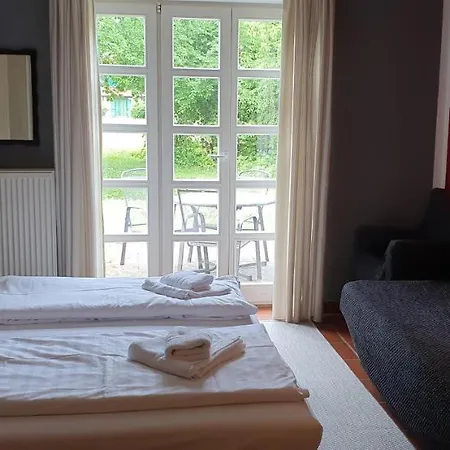 Kleine Strandnahe Auf Dem Bakenberg Insel Ruegen Lejlighed Dranske